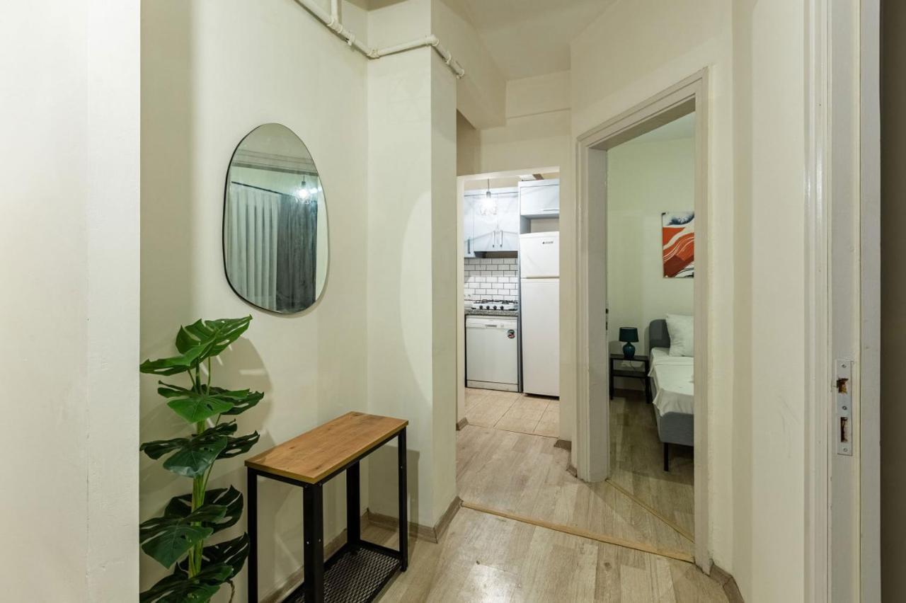 Modern Flat 5-Min Walk To Taksim Square In Beyoglu Lägenhet Istanbul Exteriör bild